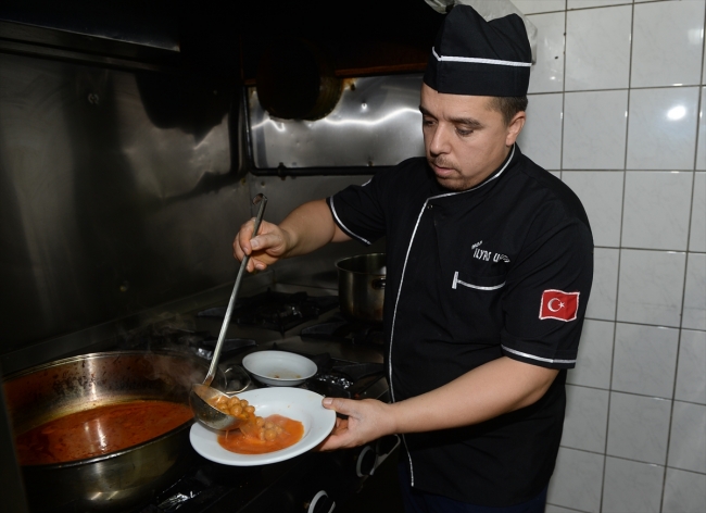 Uşak mutfağından gelen Yörük yemeği "topalak"